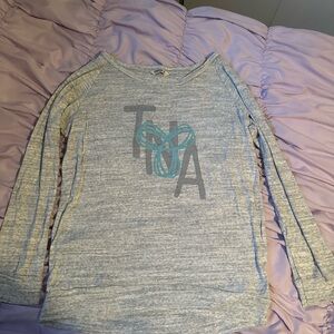 Women’s aritzia TNA grey long sleeve size medium